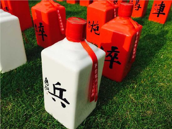 杜应红装置作品《中国棋酒》 (1).jpg